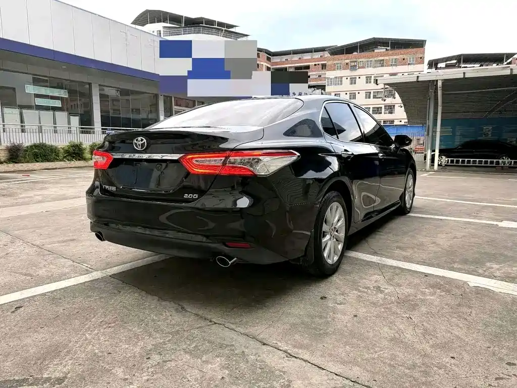 Toyota Camry — миниатюра 3