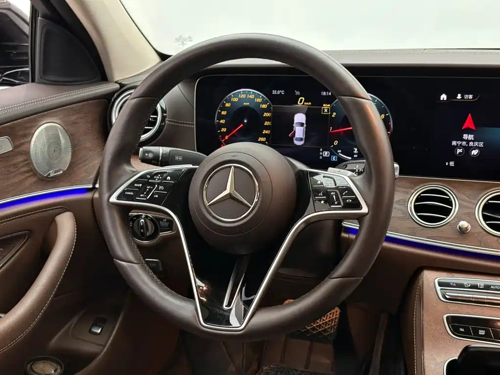 Mercedes-Benz E-Class — миниатюра 12