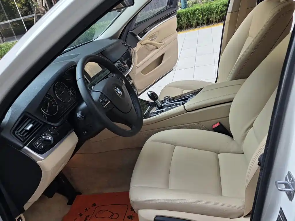 BMW 5 Series — миниатюра 7