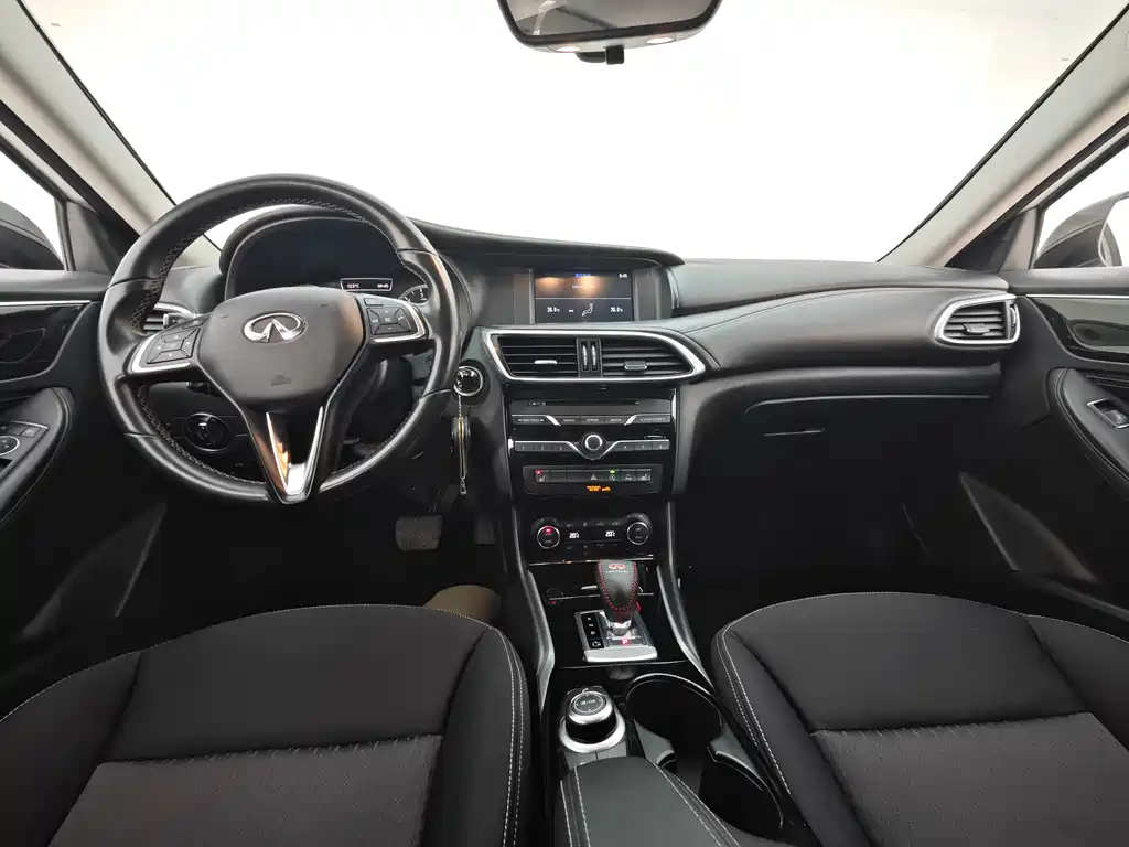 INFINITI QX30