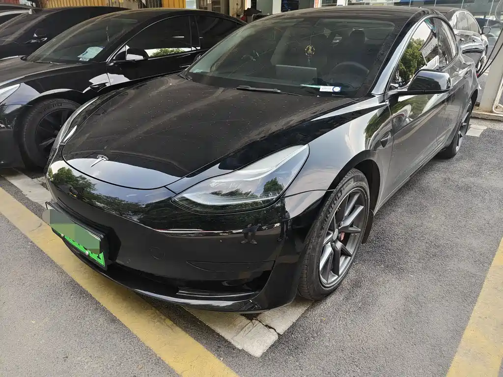 Tesla Model 3 — миниатюра 3