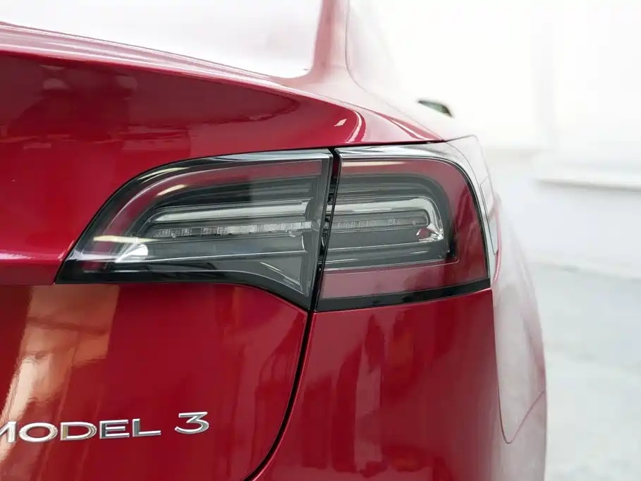 Tesla Model 3 — миниатюра 15