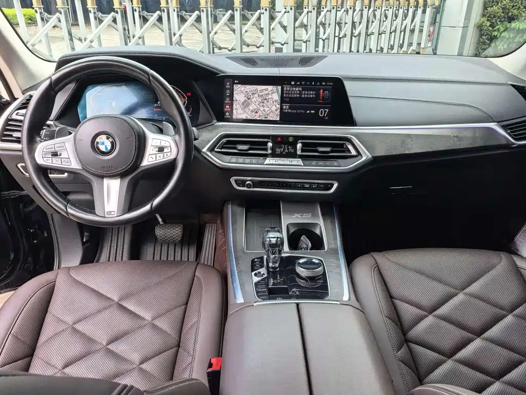 BMW X5 2022 xDrive 30Li Premium M Sport