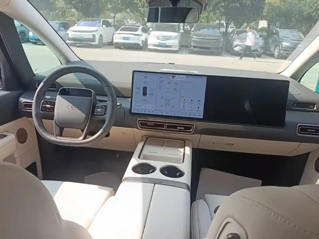 Li Auto Li MEGA — миниатюра 10