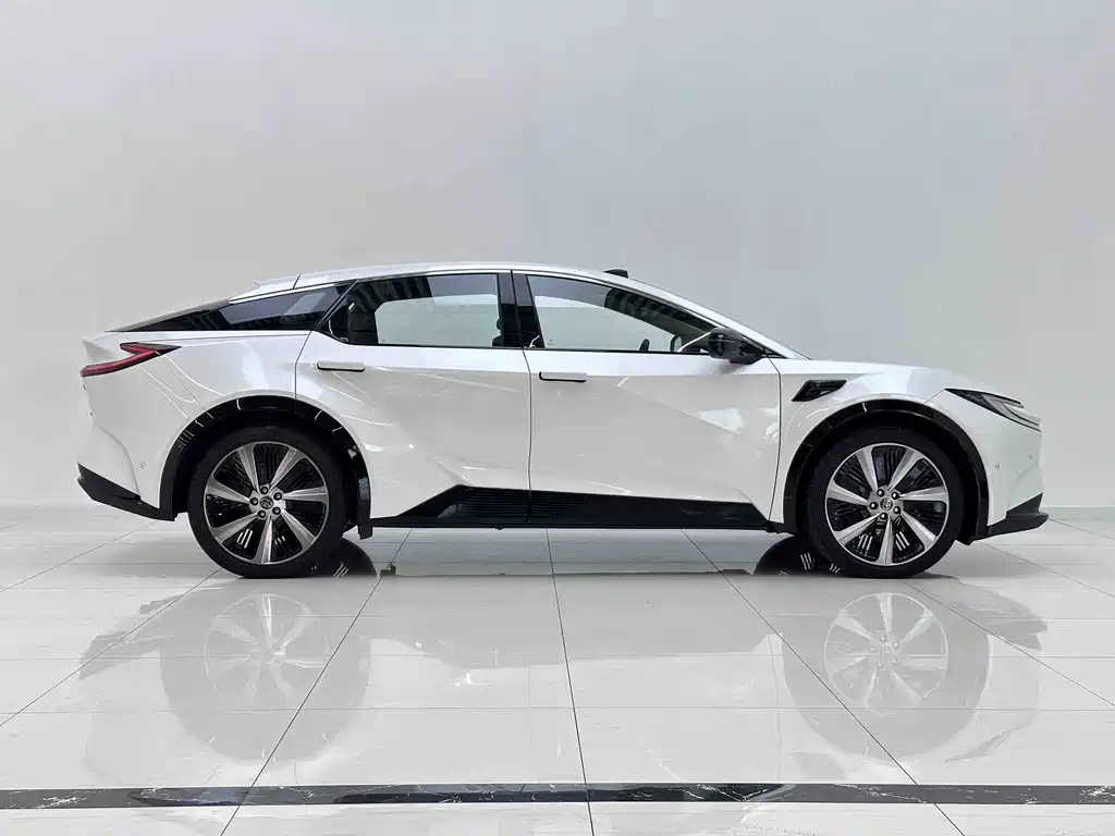 Toyota bZ5 — миниатюра 4