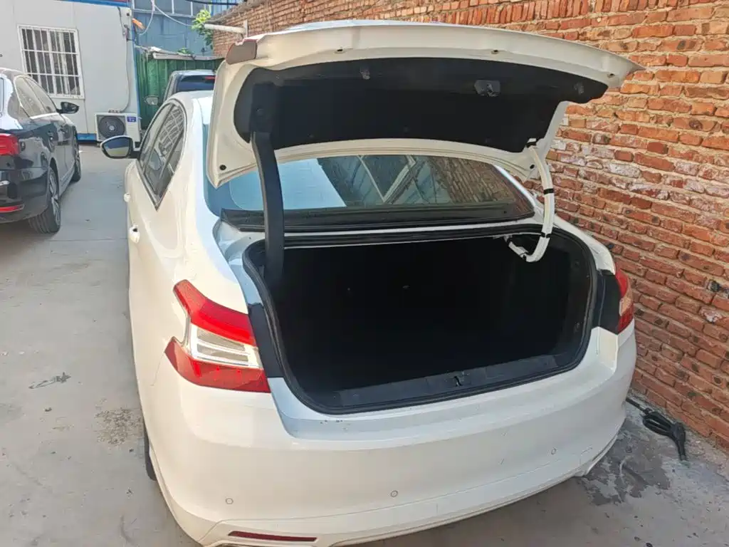 Peugeot 408 — миниатюра 19