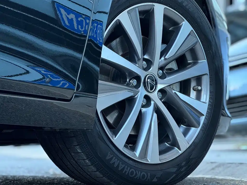 Lexus ES — миниатюра 8