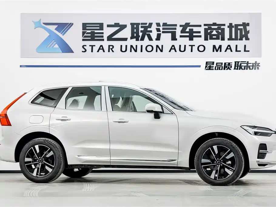 Volvo XC60 2026 B5 Luxury