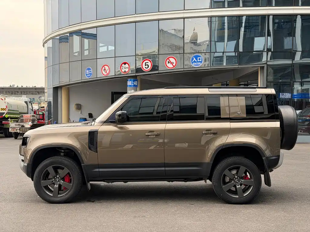 Land Rover Defender — миниатюра 12