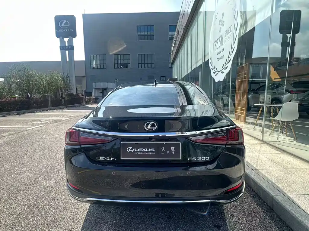 Lexus ES — миниатюра 9