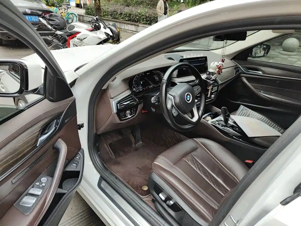 BMW 5 Series New Energy — миниатюра 14