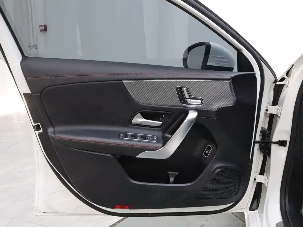 Mercedes-Benz A-Class — миниатюра 10