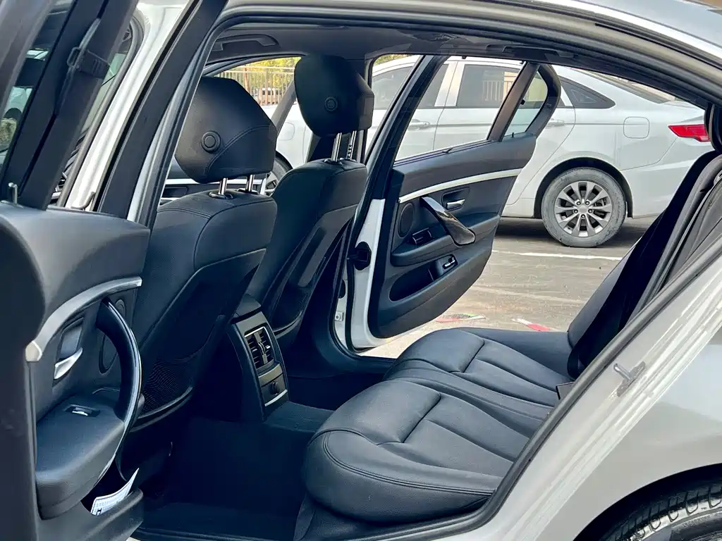 BMW 3 Series — миниатюра 8