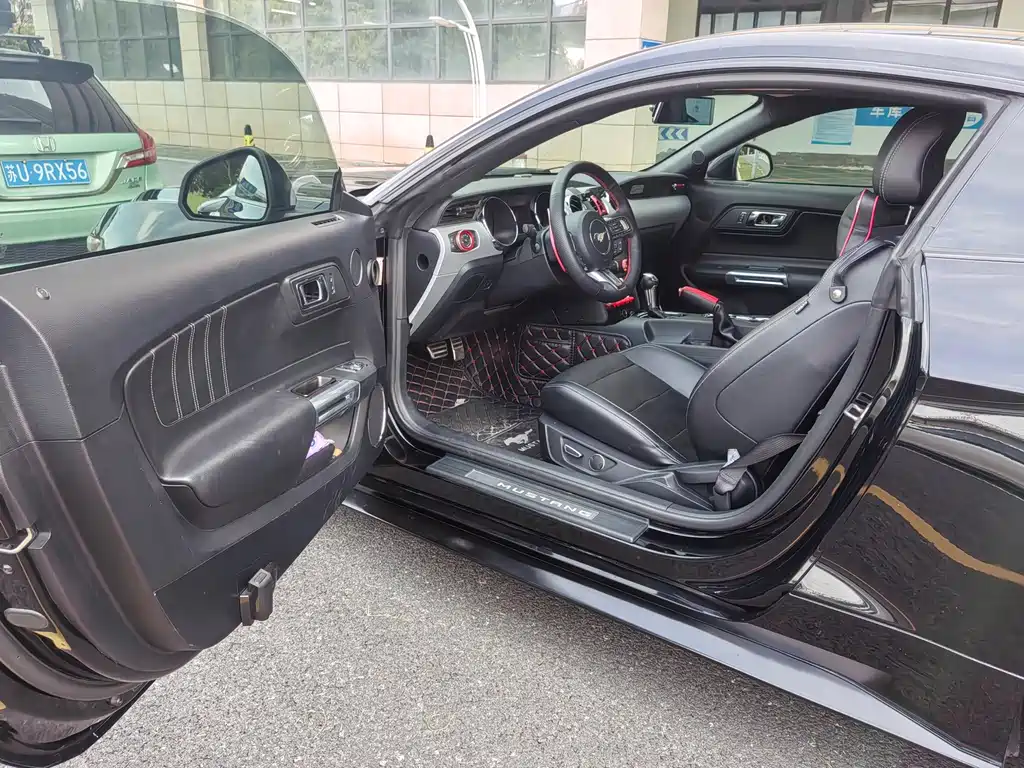 Ford Mustang — миниатюра 8