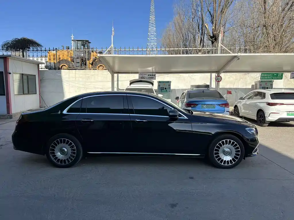 MERCEDES-BENZ E CLASS