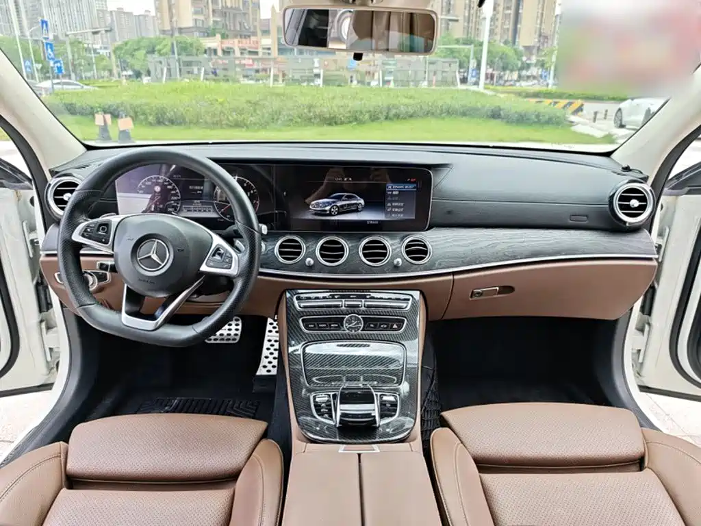 Mercedes-Benz E-Class — миниатюра 16