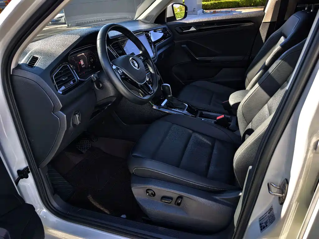 Volkswagen T-Roc — миниатюра 12