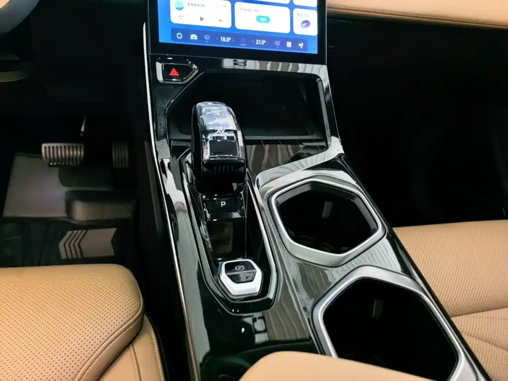 Geely Boyue L — миниатюра 14