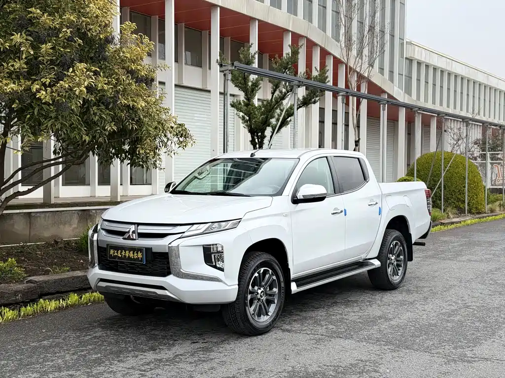 Mitsubishi  2025
