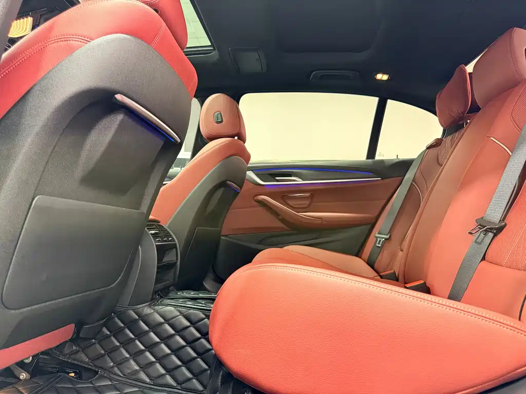 BMW 5 Series — миниатюра 6