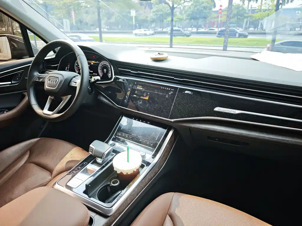 Audi Q7 — миниатюра 8