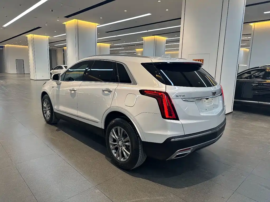 CADILLAC XT5