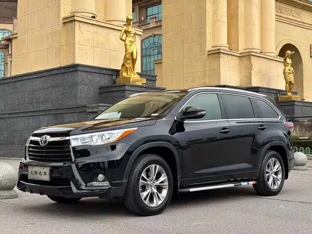 TOYOTA HIGHLANDER