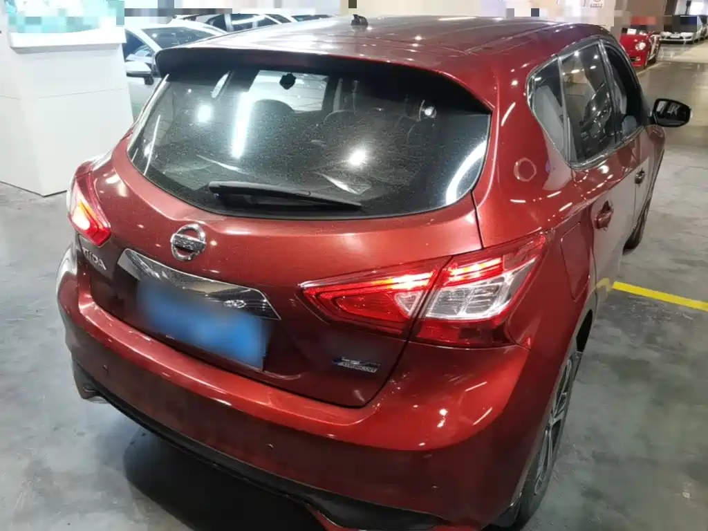 Nissan Tiida — миниатюра 7