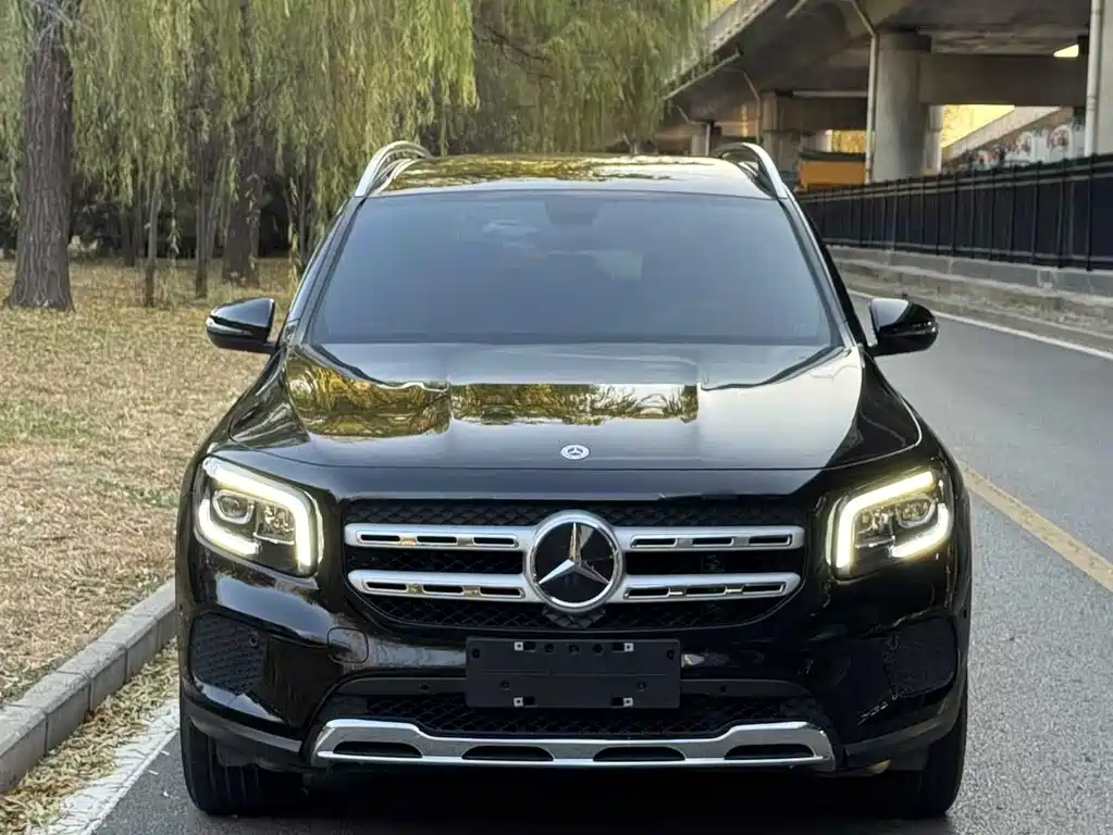 MERCEDES-BENZ GLB