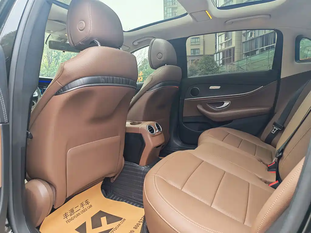 Mercedes-Benz E-Class — миниатюра 10
