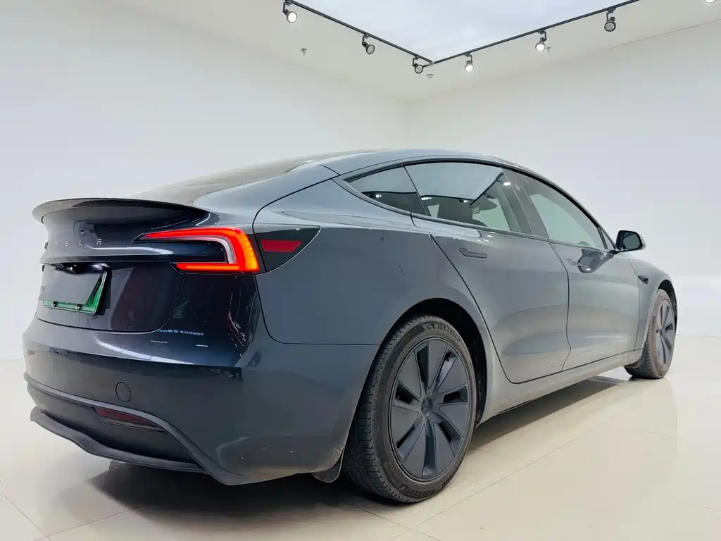 Tesla Model 3 — миниатюра 6