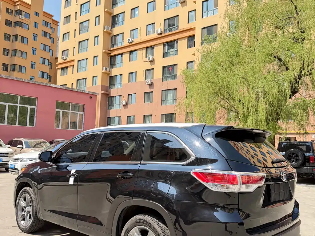 Toyota Highlander 2015 2.0T Luxury 7 мест