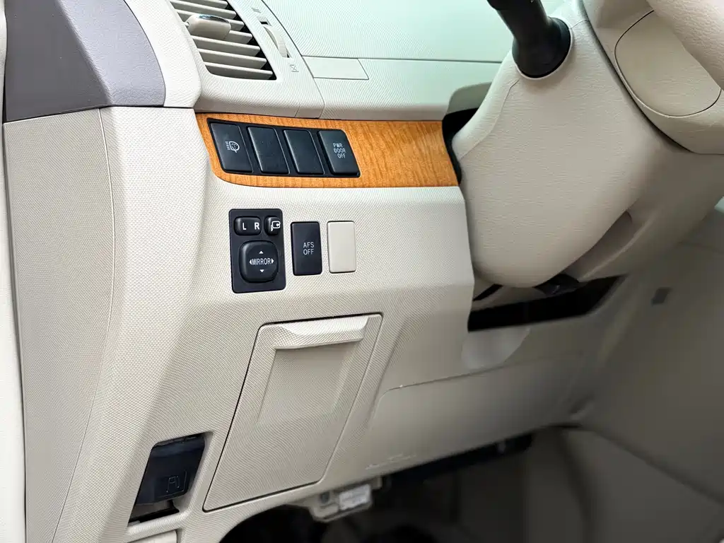 Toyota Previa — миниатюра 7