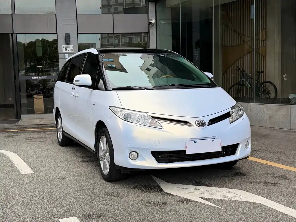 Toyota Previa — миниатюра 3