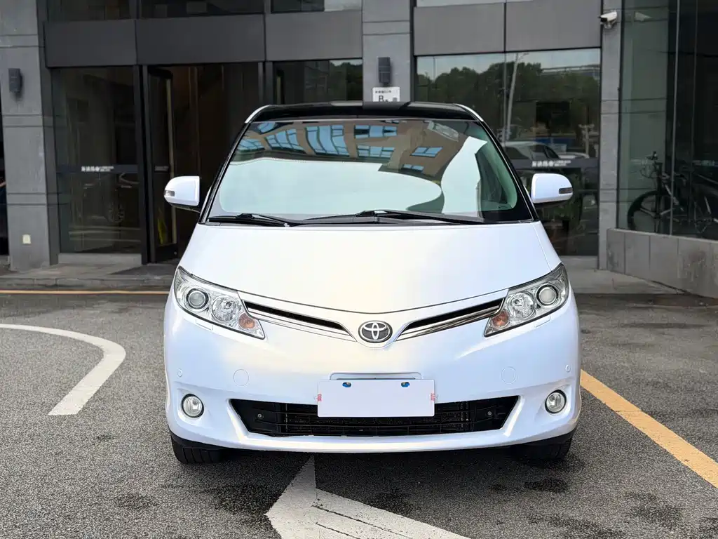 Toyota Previa — миниатюра 2