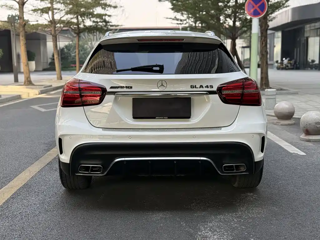 MERCEDES-BENZ GLA AMG