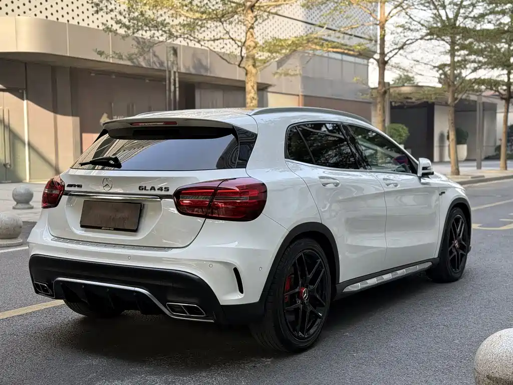 MERCEDES-BENZ GLA AMG