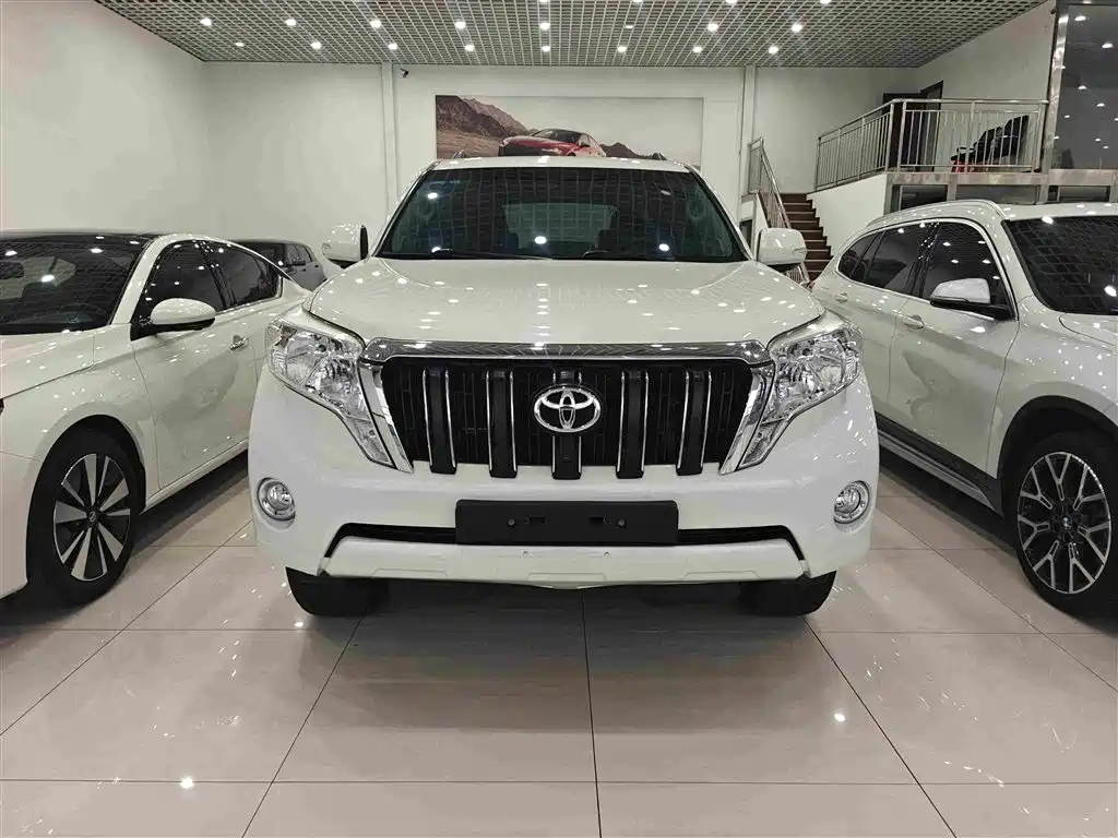 Toyota Land Cruiser Prado 2016 2.7L AT Standard