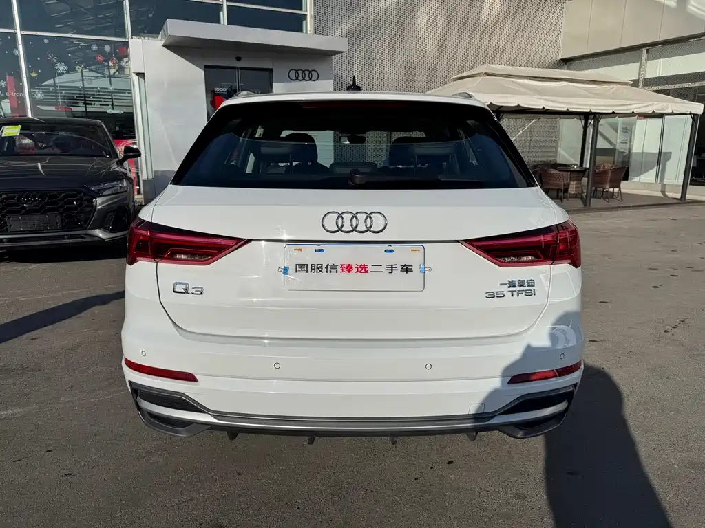 AUDI Q3