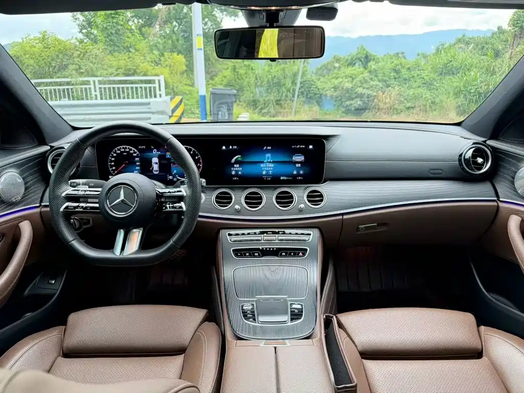 Mercedes-Benz E-Class — миниатюра 6