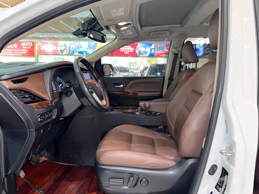 Toyota Sienna — миниатюра 10