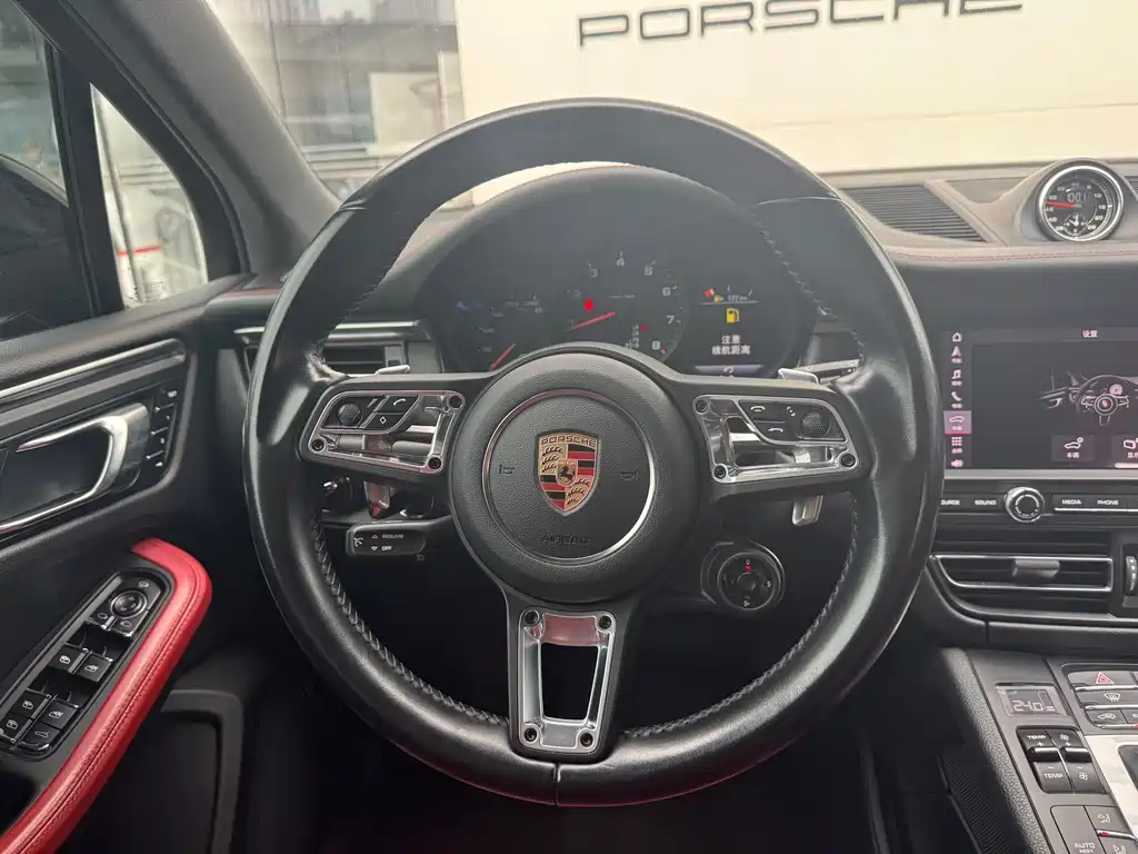 Porsche Macan — миниатюра 19