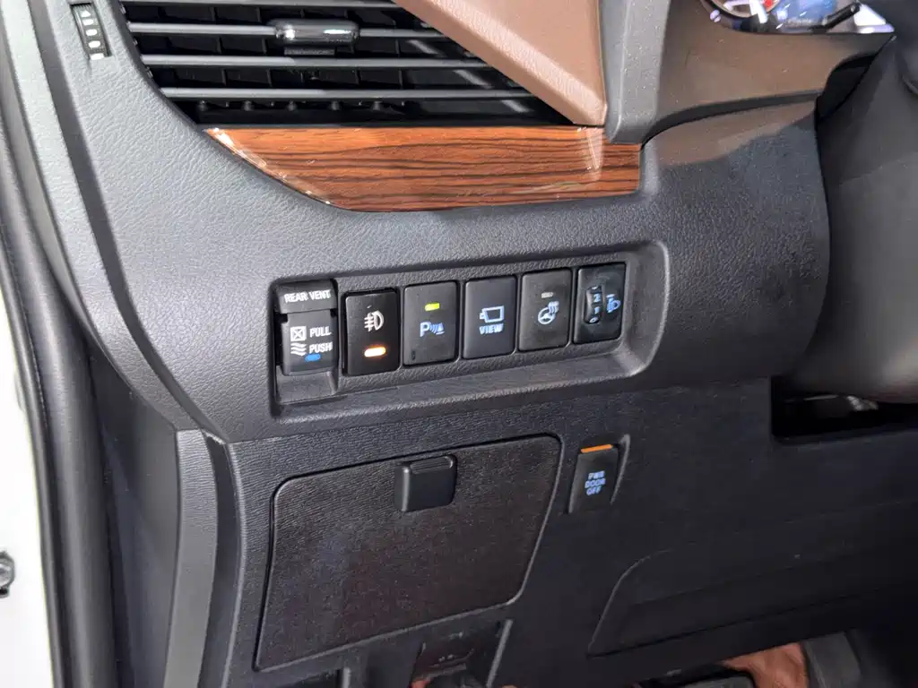Toyota Sienna — миниатюра 19