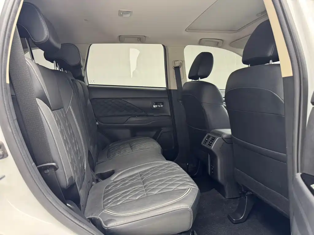 Mitsubishi Outlander 2021 2.0L 5 мест