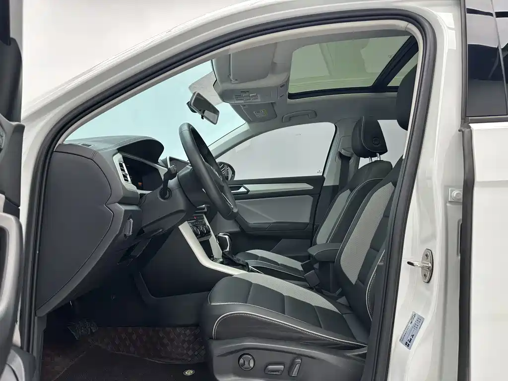 Volkswagen T-Roc — миниатюра 5