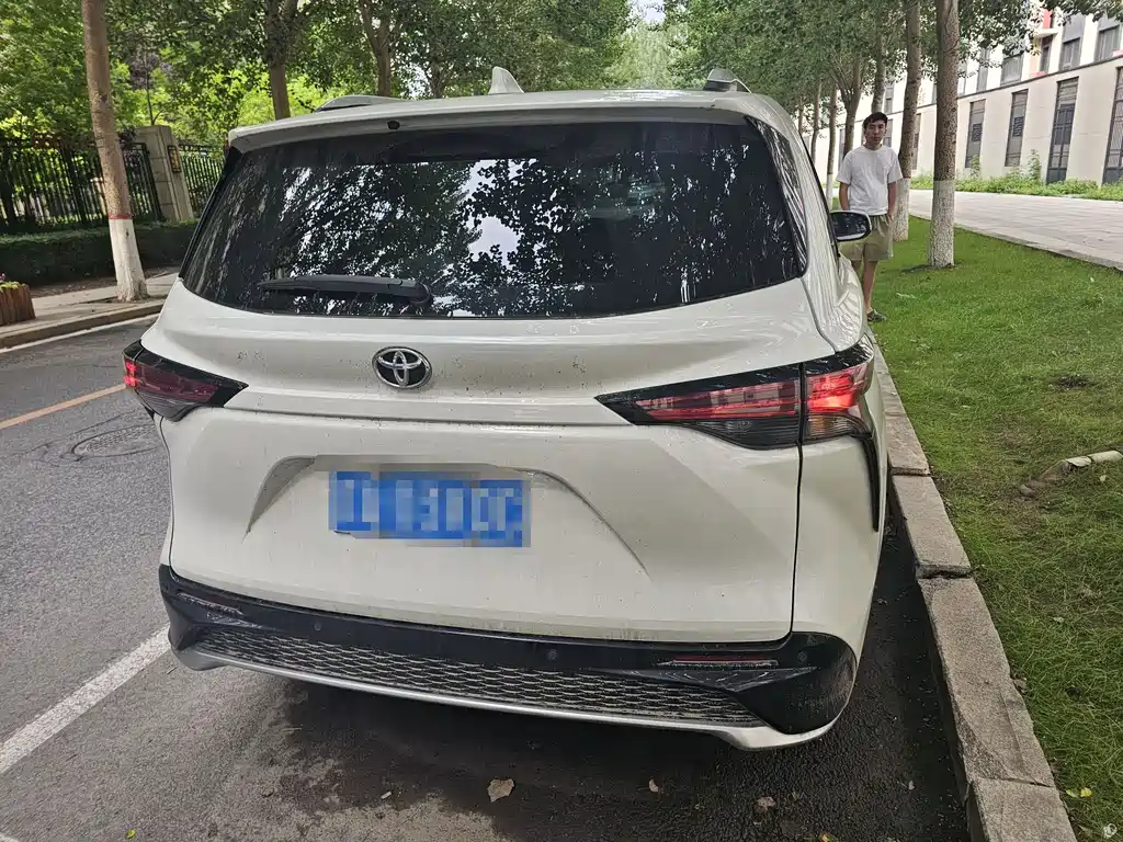 Toyota Granvia 2024 2.5L Luxury PLUS