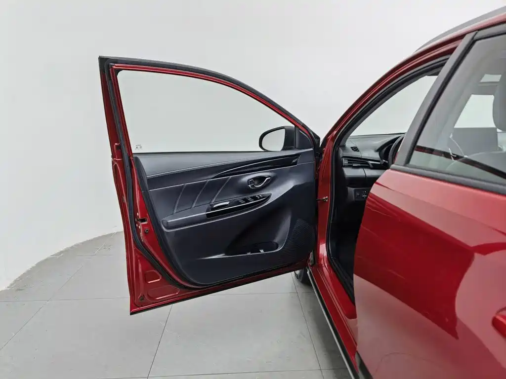 Toyota Yaris L — миниатюра 8