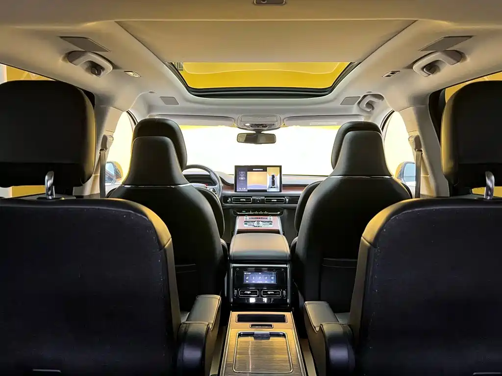 Lincoln Aviator — миниатюра 38
