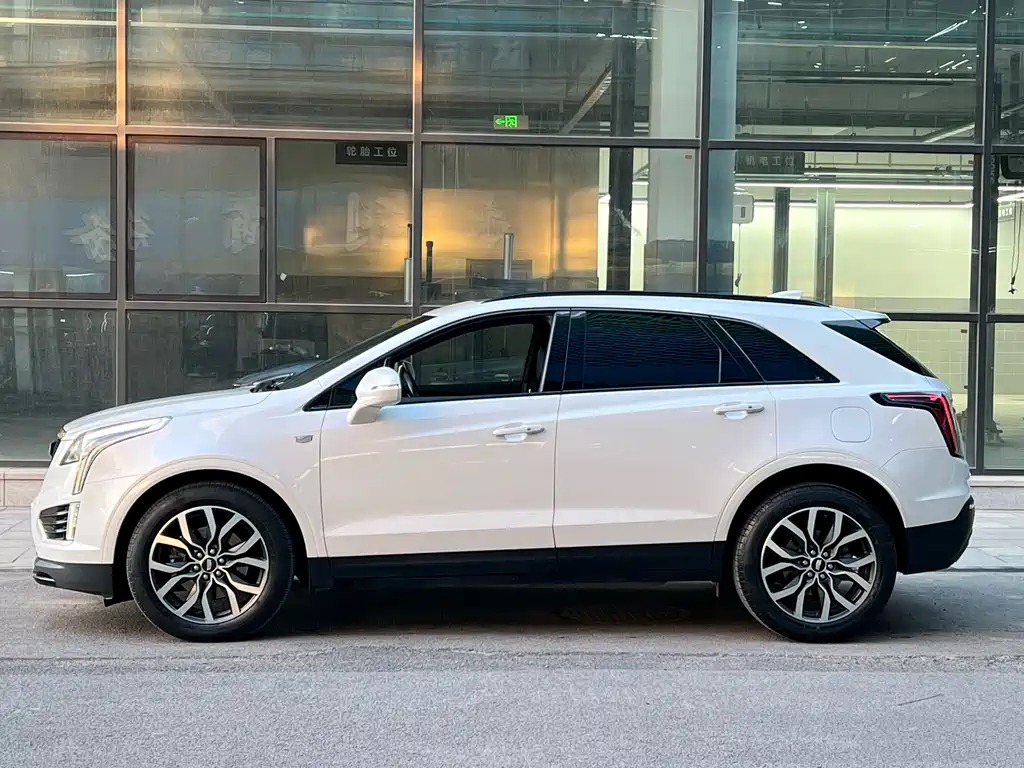CADILLAC XT5