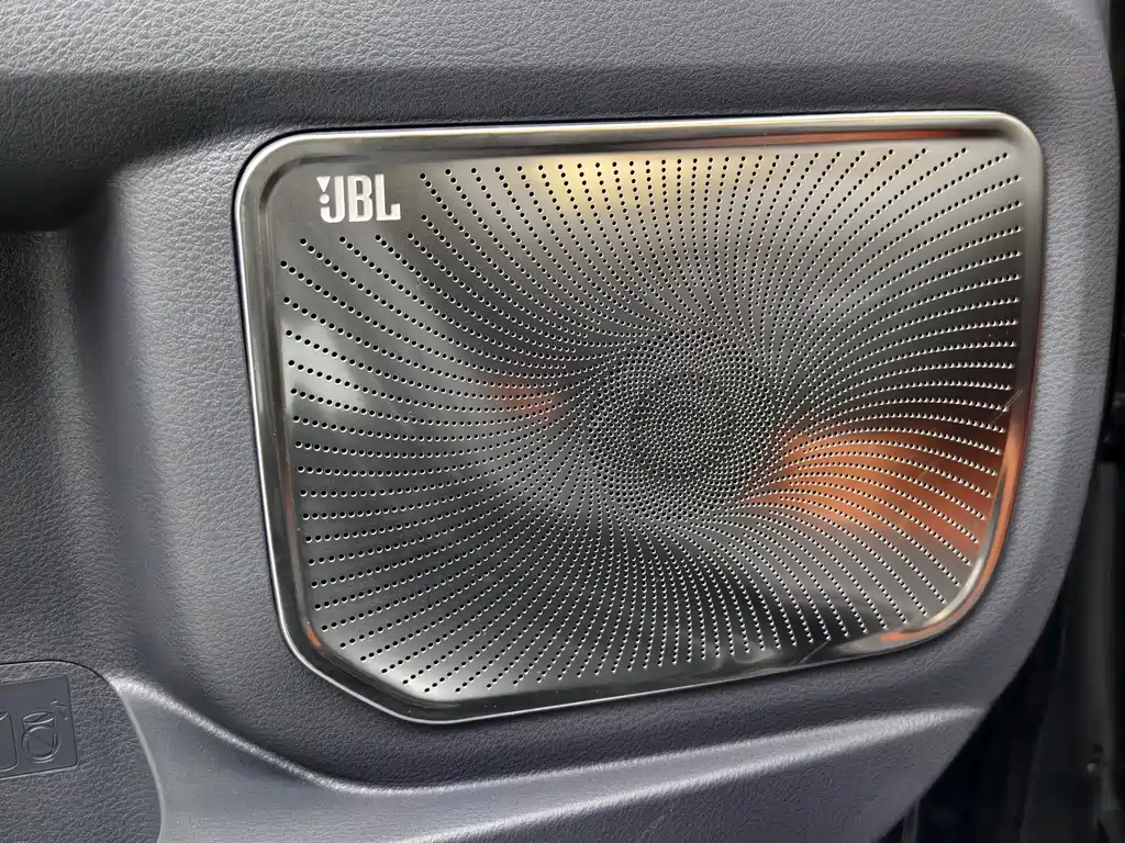 Toyota Granvia 2023 2.5L Luxury